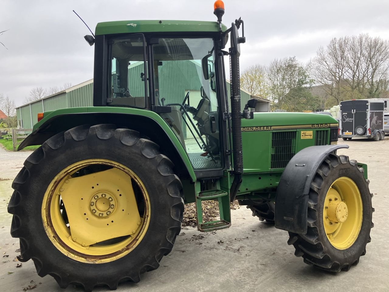 Traktor van het type John Deere 6300, Gebrauchtmaschine in St. - Jacobiparochie (Foto 4)