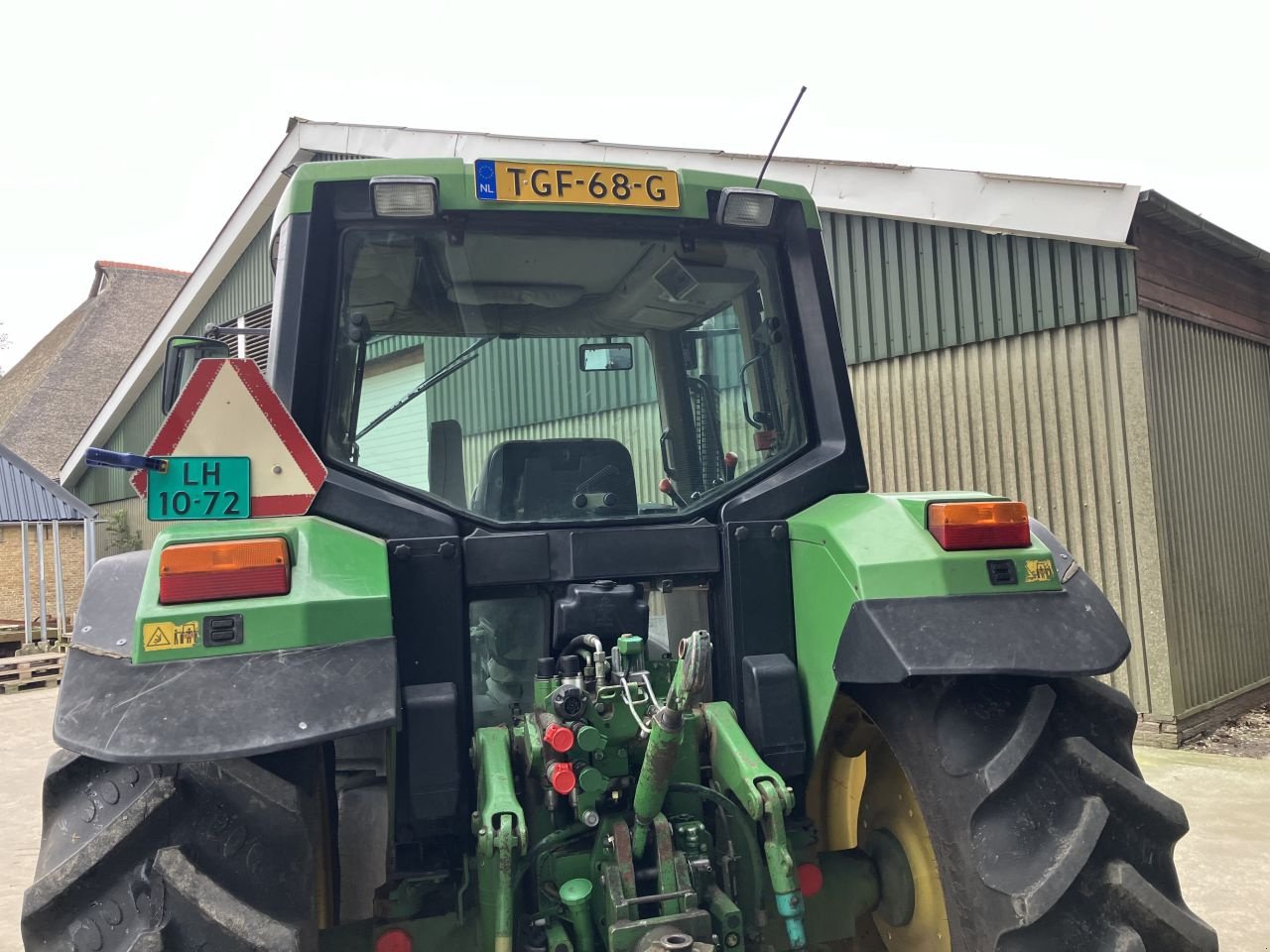 Traktor van het type John Deere 6300, Gebrauchtmaschine in St. - Jacobiparochie (Foto 8)