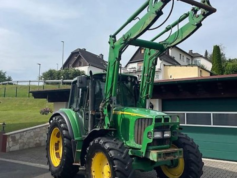 Traktor типа John Deere 6320 Allradtraktor Frontlader Druckluft Klima 1.Hand TÜV wie 6220 6420, Gebrauchtmaschine в Niedernhausen OT Engenhahn (Фотография 1)