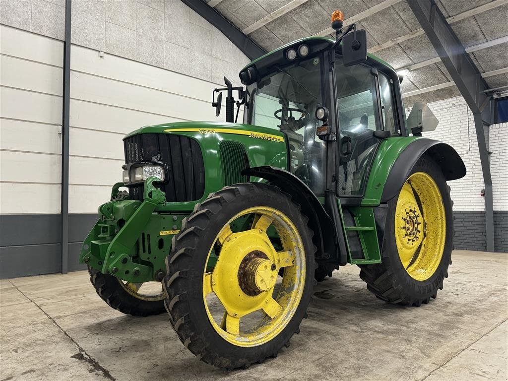 Traktor Türe ait John Deere 6320 Frontlift og Pto, Gebrauchtmaschine içinde Haderup (resim 1)