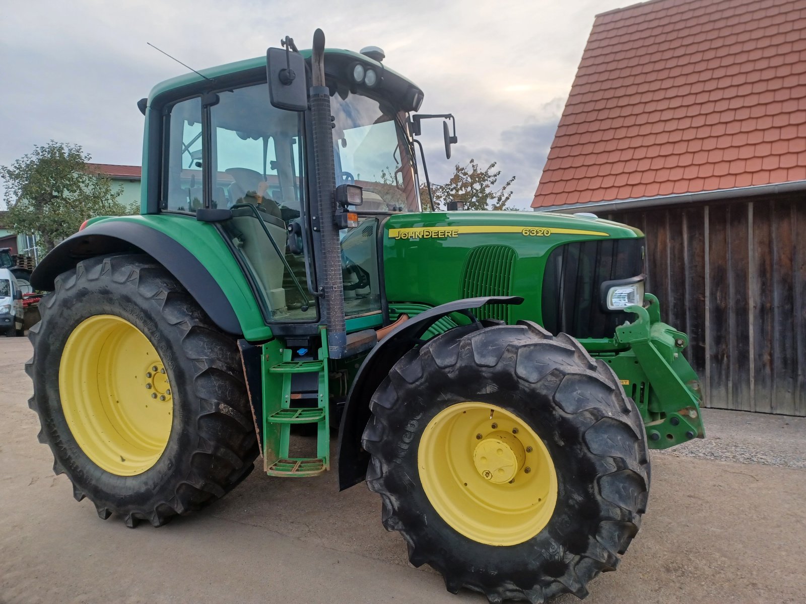 Traktor типа John Deere 6320  Premium, Gebrauchtmaschine в Uffenheim (Фотография 6)