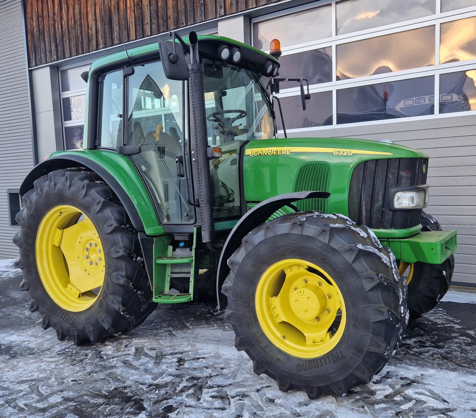 Traktor типа John Deere 6320, Gebrauchtmaschine в Neureichenau (Фотография 2)