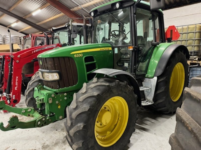 Traktor del tipo John Deere 6330 KUN 4200 TIMER, FRONTLIFT, LUFTANLÆG, Gebrauchtmaschine In Dronninglund (Immagine 1)