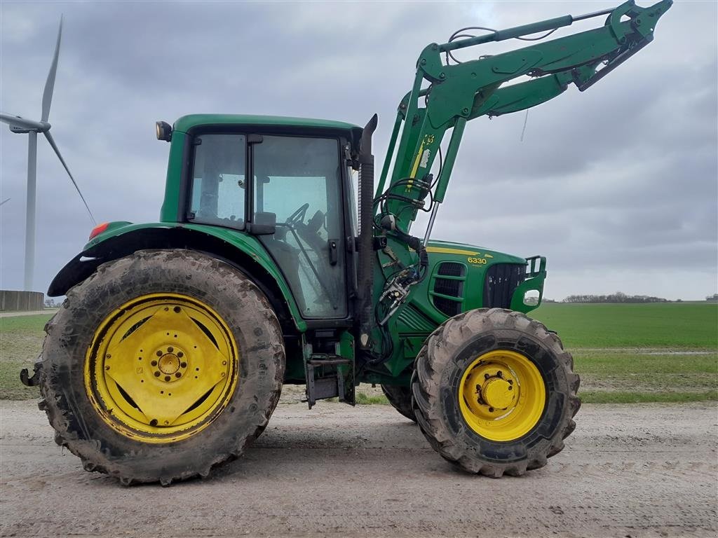 Traktor tipa John Deere 6330 Premium PQ med JD 653 frontlæsser affjedret foraksel, Gebrauchtmaschine u Skive (Slika 2)