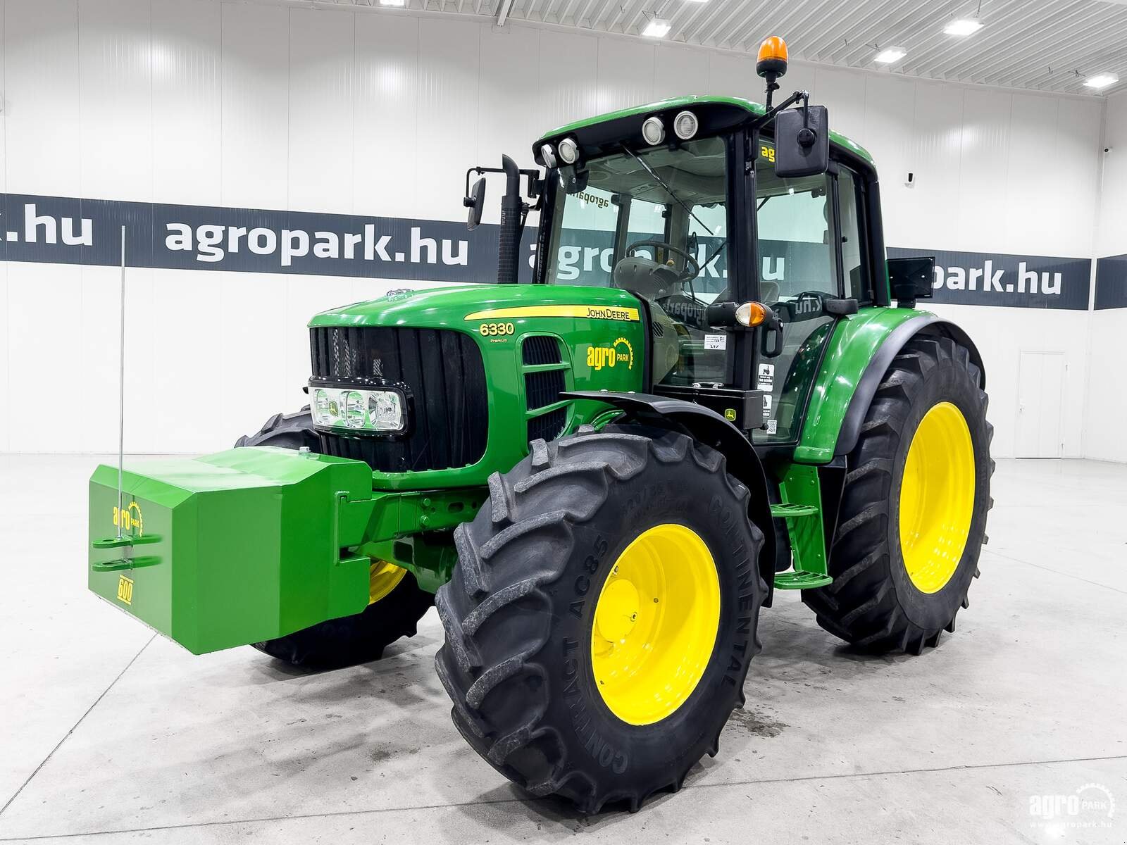 Traktor типа John Deere 6330 Premium, Gebrauchtmaschine в Csengele (Фотография 1)