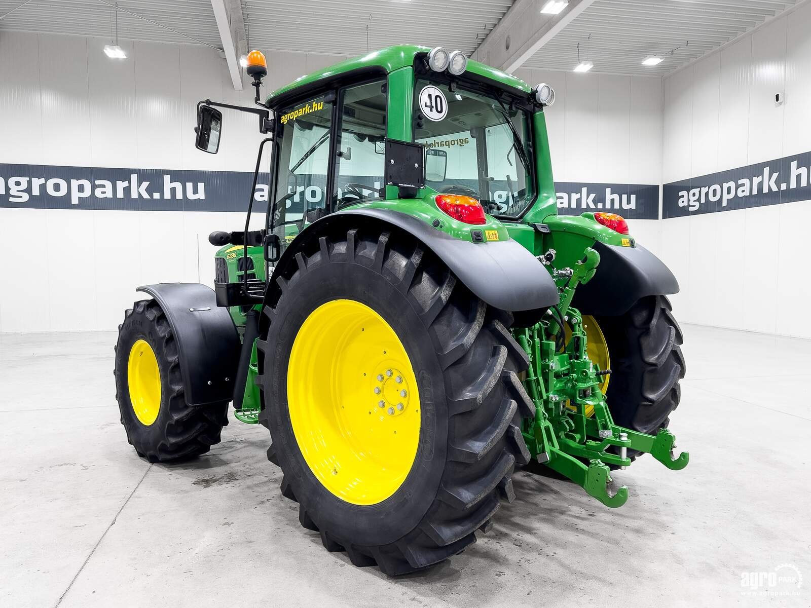 Traktor типа John Deere 6330 Premium, Gebrauchtmaschine в Csengele (Фотография 4)