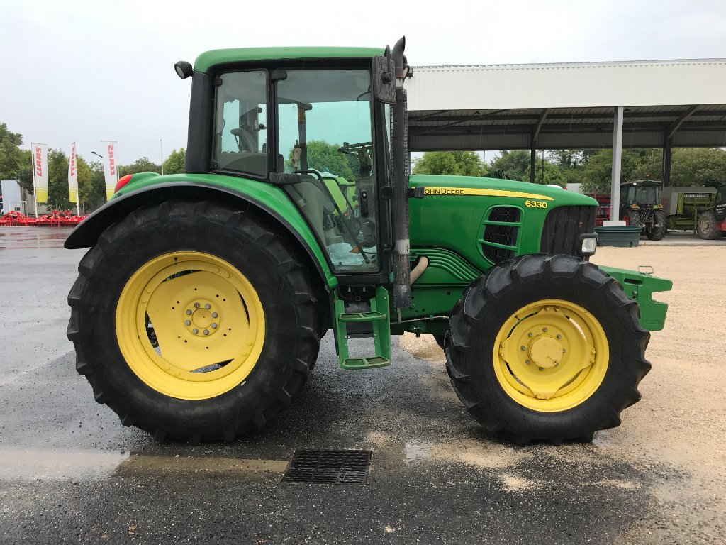 Traktor van het type John Deere 6330 STD, Gebrauchtmaschine in MORLHON LE HAUT (Foto 2)