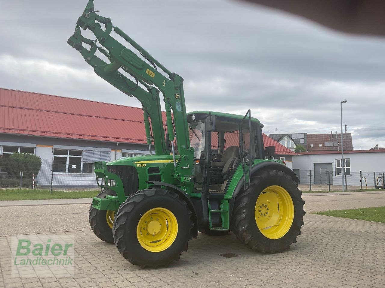 Traktor типа John Deere 6330, Gebrauchtmaschine в OBERNDORF-HOCHMOESSINGEN (Фотография 1)