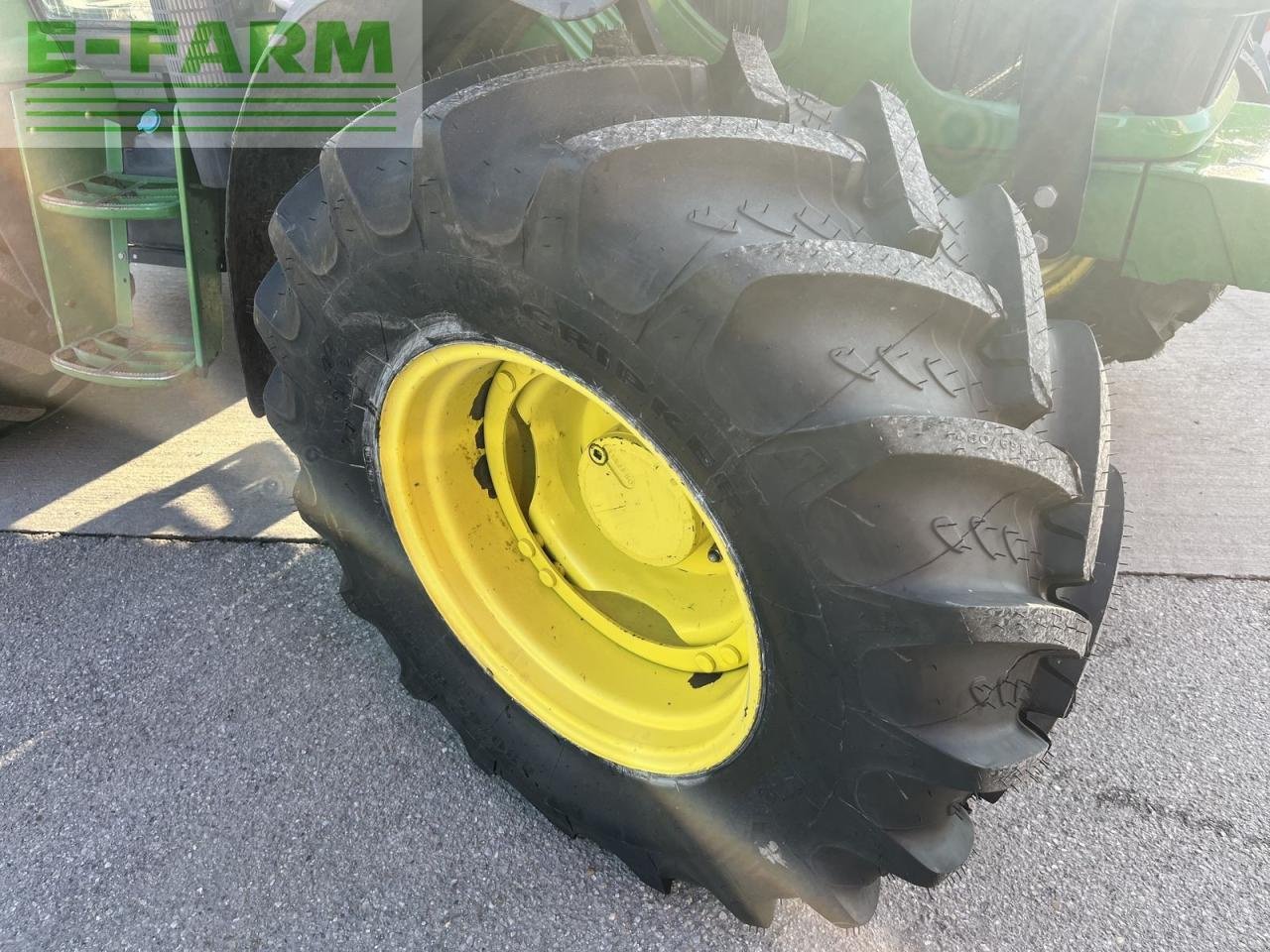 Traktor типа John Deere 6330, Gebrauchtmaschine в ST. PÖLTEN (Фотография 3)