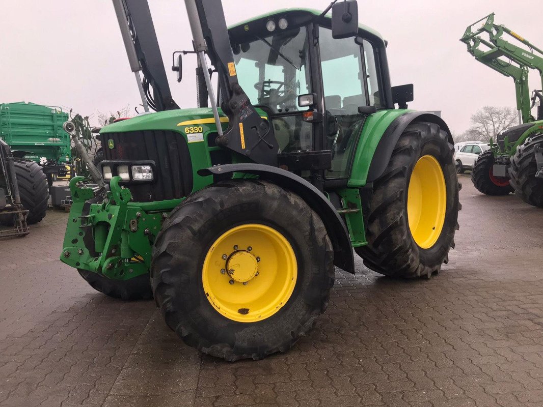 Traktor типа John Deere 6330, Gebrauchtmaschine в Elmenhorst-Lanken (Фотография 5)