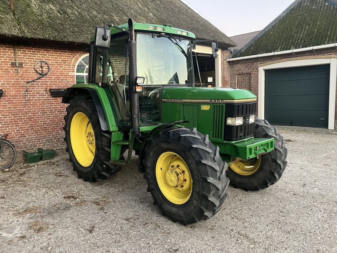 Traktor des Typs John Deere 6400, Gebrauchtmaschine in St. - Jacobiparochie (Bild 3)