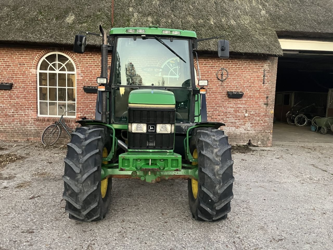 Traktor des Typs John Deere 6400, Gebrauchtmaschine in St. - Jacobiparochie (Bild 2)