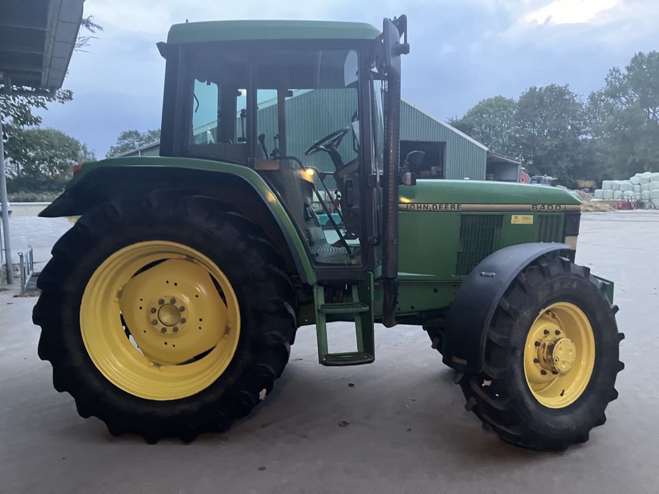 Traktor of the type John Deere 6400, Gebrauchtmaschine in St. - Jacobiparochie (Picture 4)