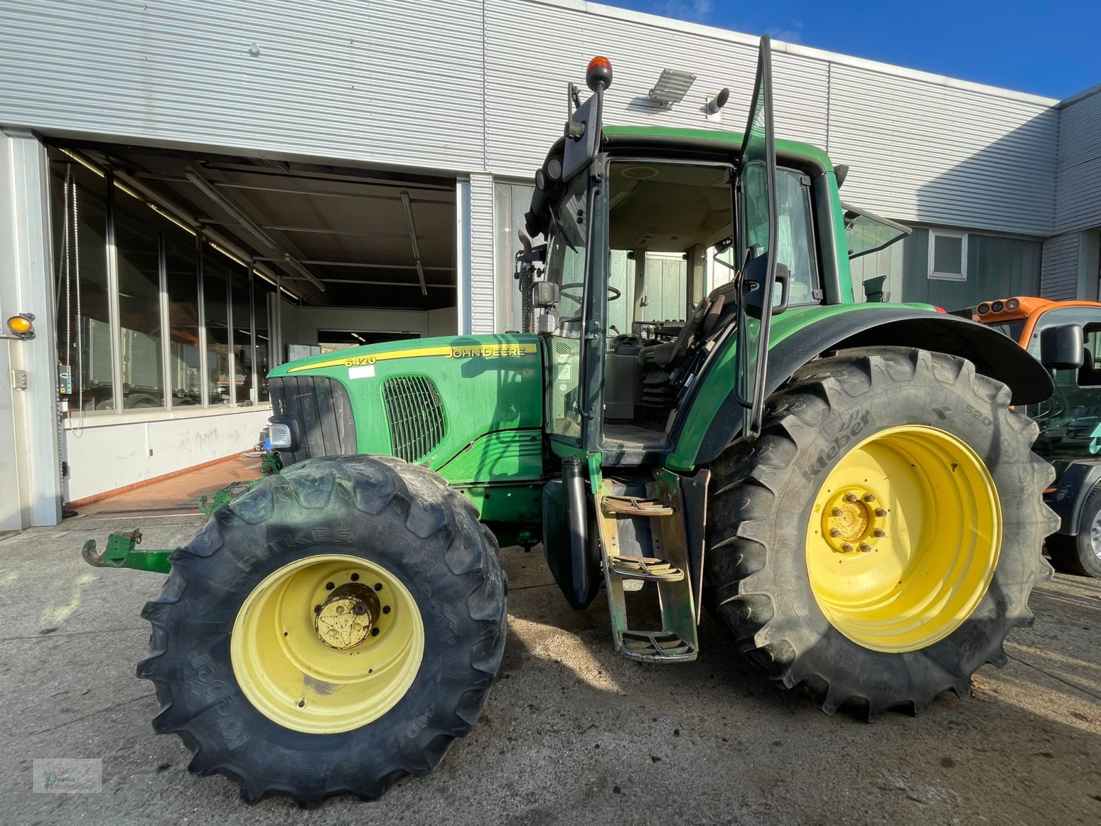 Traktor van het type John Deere 6420, Gebrauchtmaschine in Bad Kötzting (Foto 5)