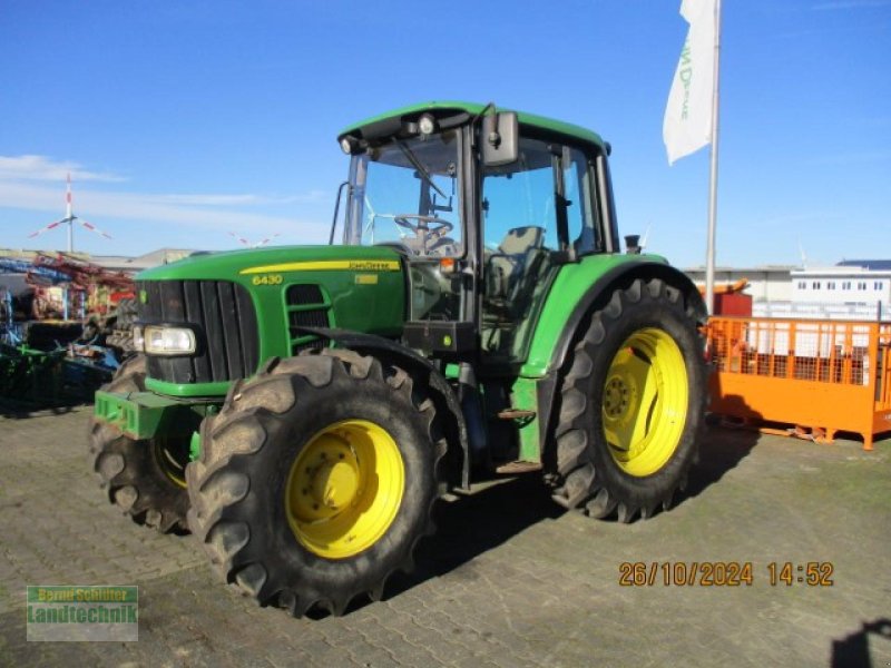 Traktor des Typs John Deere 6430, Gebrauchtmaschine in Büren (Bild 1)