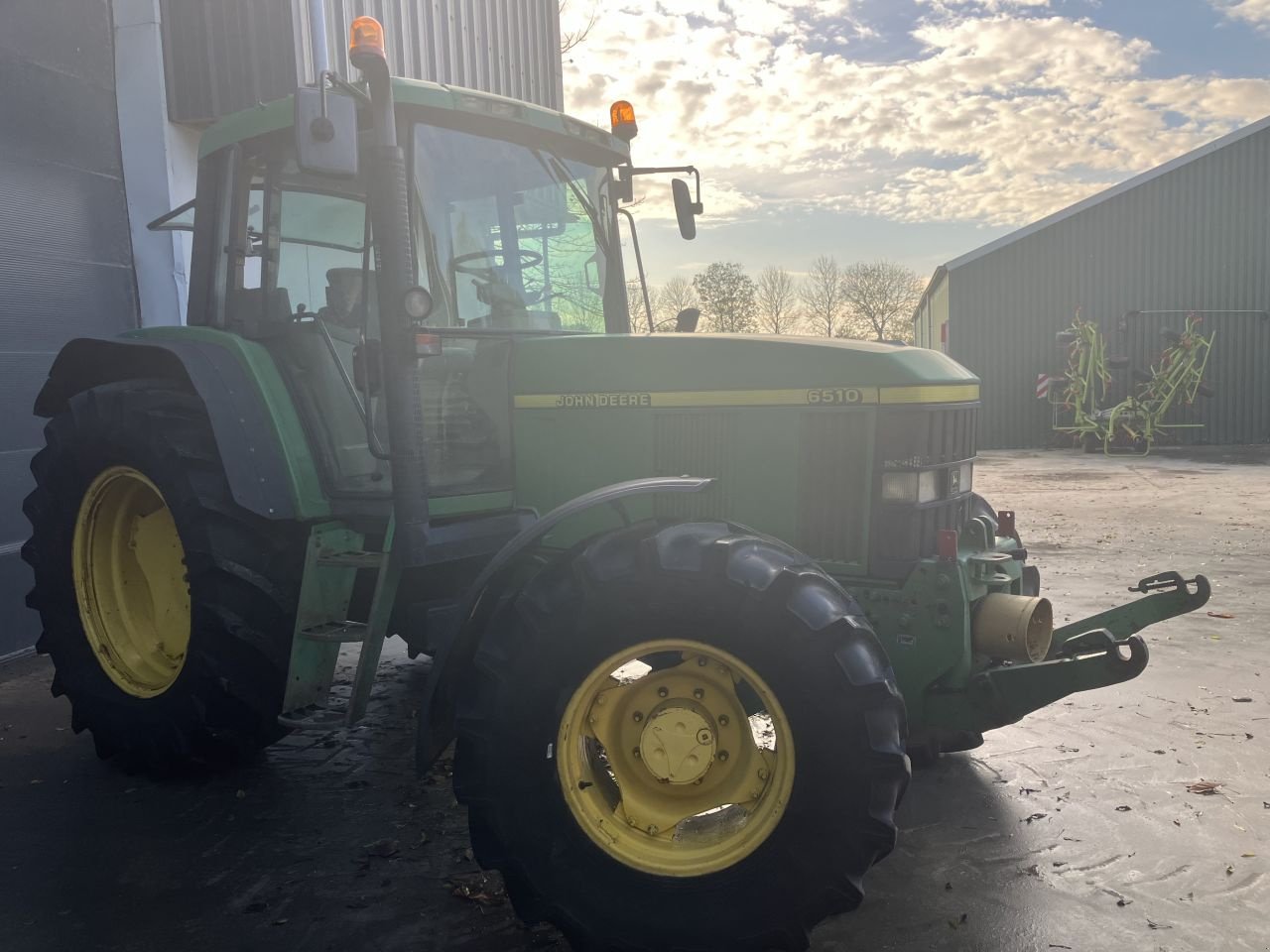 Traktor des Typs John Deere 6510, Gebrauchtmaschine in St. - Jacobiparochie (Bild 3)