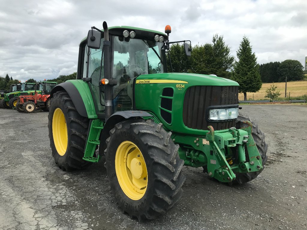 Traktor типа John Deere 6534 PREMIUM . DESTOCKAGE, Gebrauchtmaschine в UZERCHE (Фотография 2)