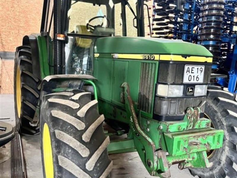 Traktor типа John Deere 6610 Kørt 9.950 timer. Skal have ny toppakning., Gebrauchtmaschine в øster ulslev (Фотография 1)