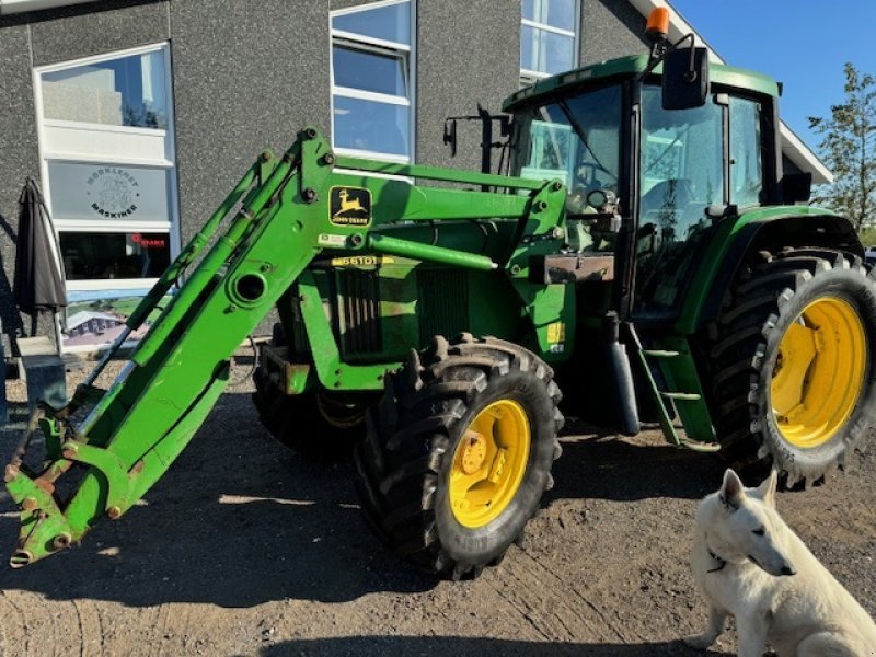 Traktor of the type John Deere 6610  PowrQuad M. JD 732 FRONTLÆSSER, Gebrauchtmaschine in Dronninglund