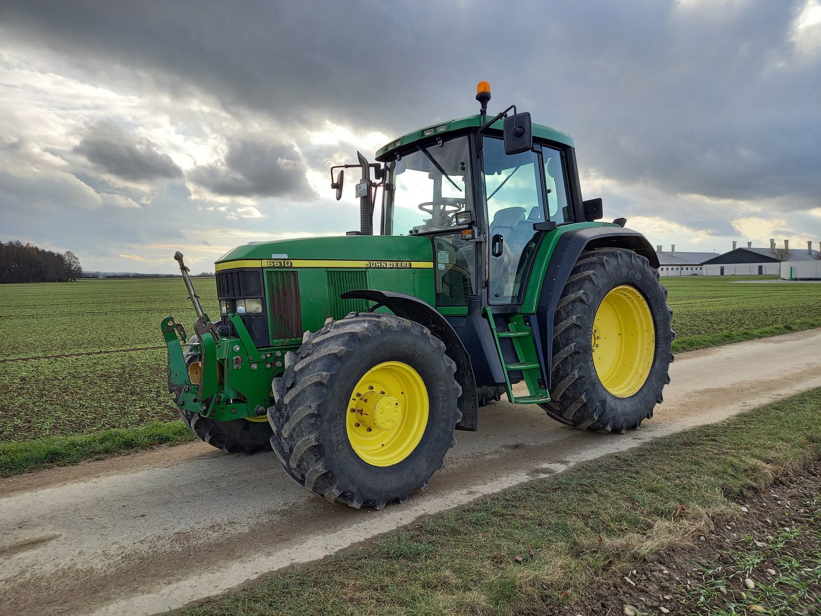 Traktor des Typs John Deere 6610, Gebrauchtmaschine in Schwabmünchen (Bild 1)