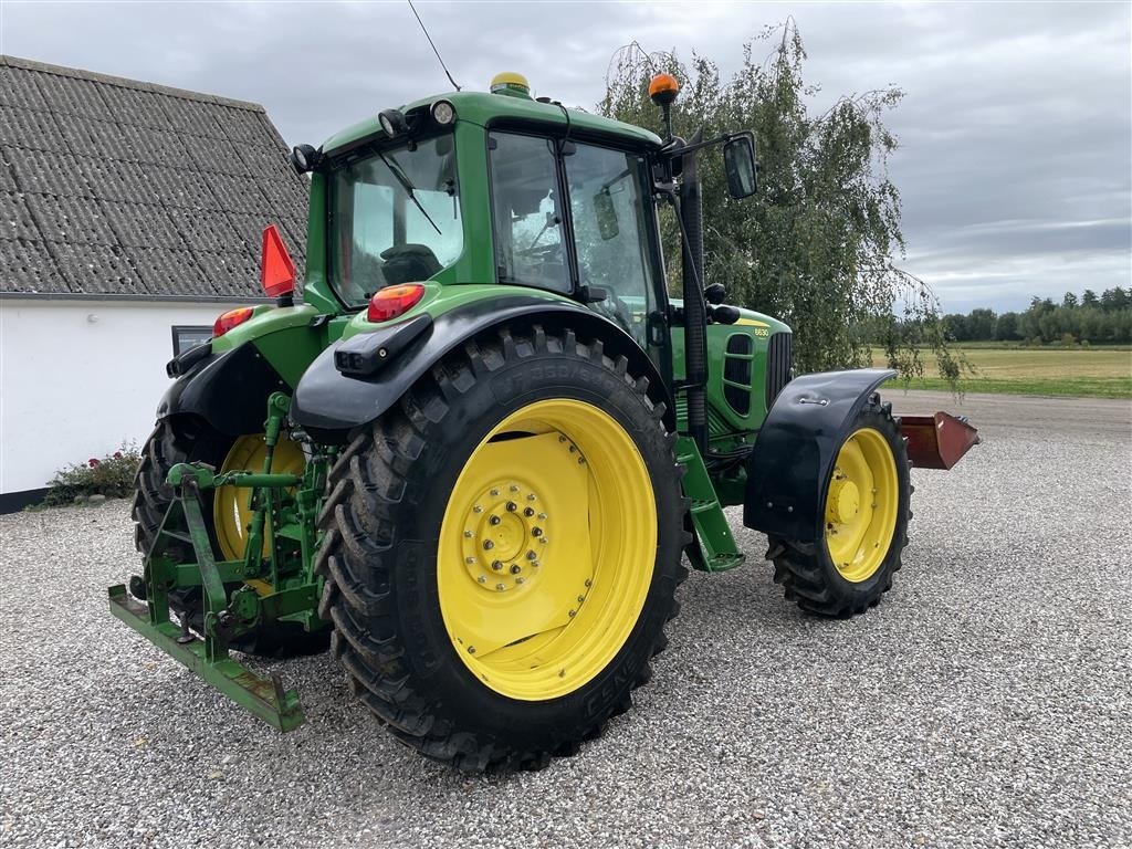 Traktor of the type John Deere 6630 Premium med frontlift, Gebrauchtmaschine in Hårlev (Picture 4)