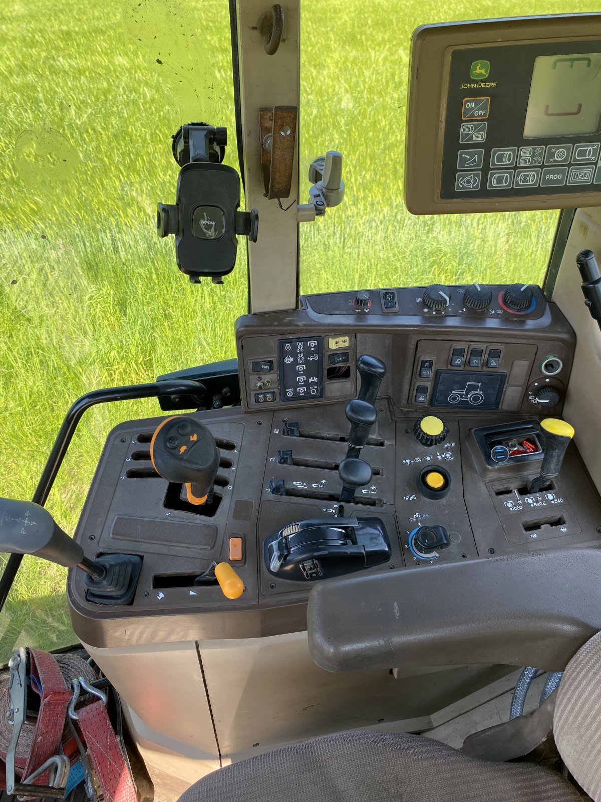 Traktor tip John Deere 6810, Gebrauchtmaschine in Leonbronn (Poză 12)