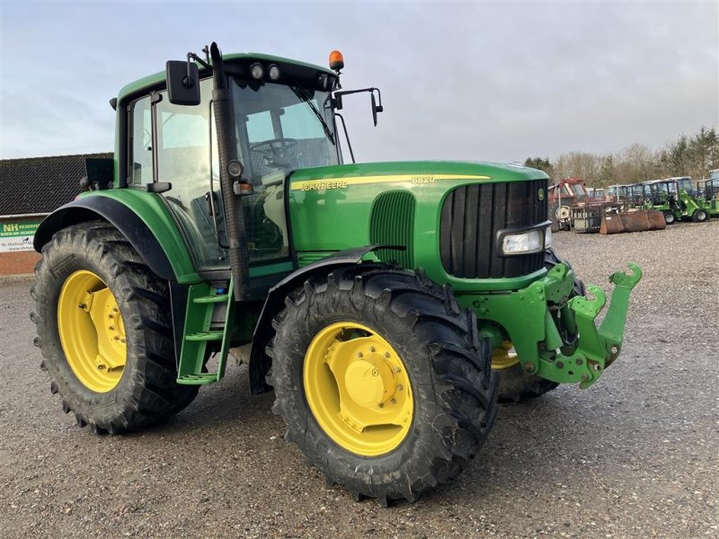 Traktor of the type John Deere 6820 TLS Autoquad frontlift, Gebrauchtmaschine in Rødekro