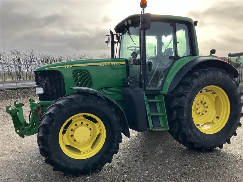 Traktor Türe ait John Deere 6820 TLS Autoquad frontlift, Gebrauchtmaschine içinde Rødekro (resim 2)