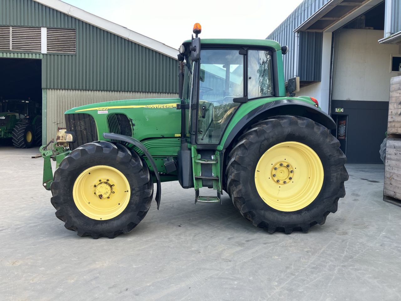 Traktor des Typs John Deere 6820, Gebrauchtmaschine in St. - Jacobiparochie (Bild 4)