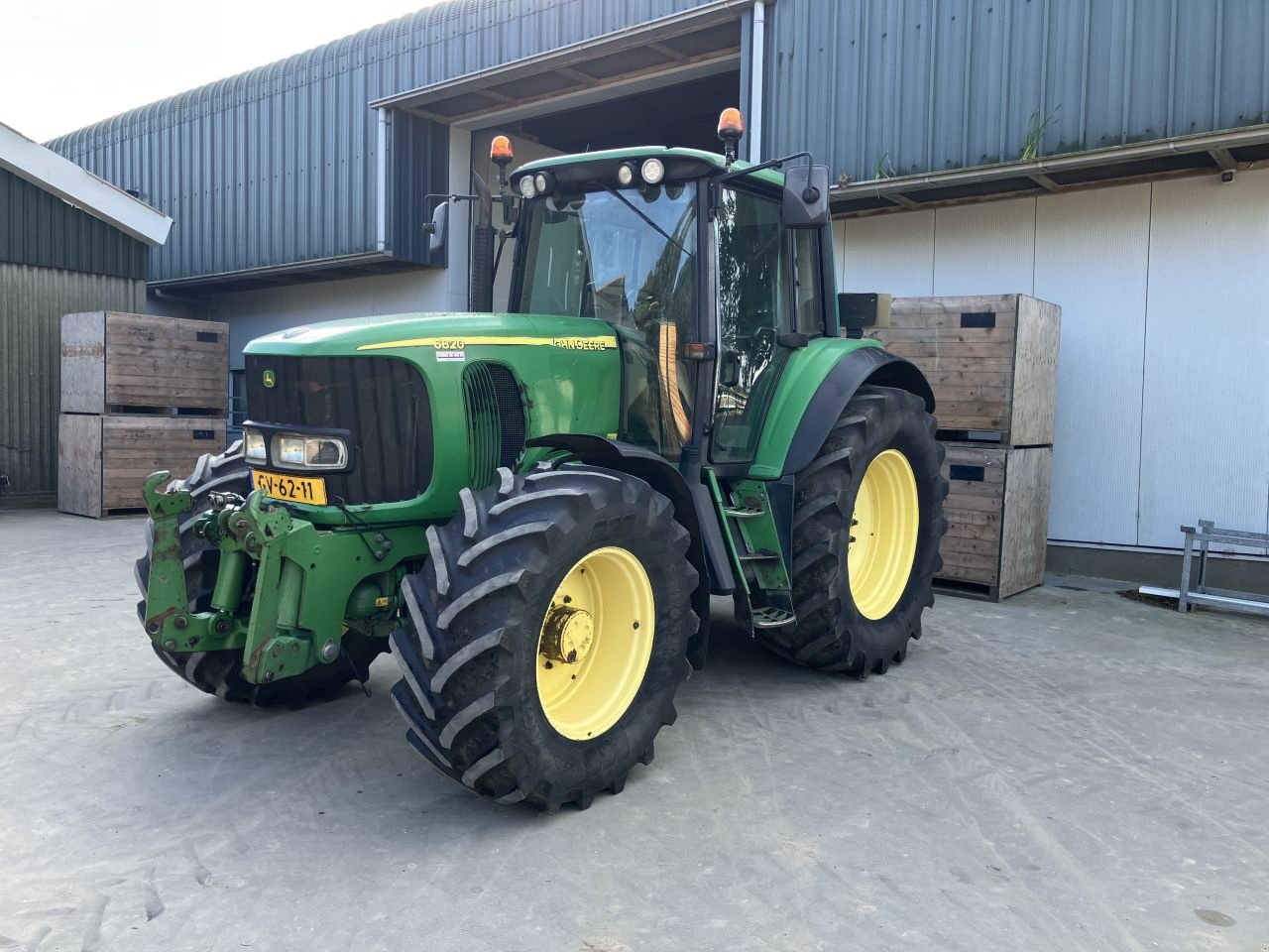 Traktor des Typs John Deere 6820, Gebrauchtmaschine in St. - Jacobiparochie (Bild 3)