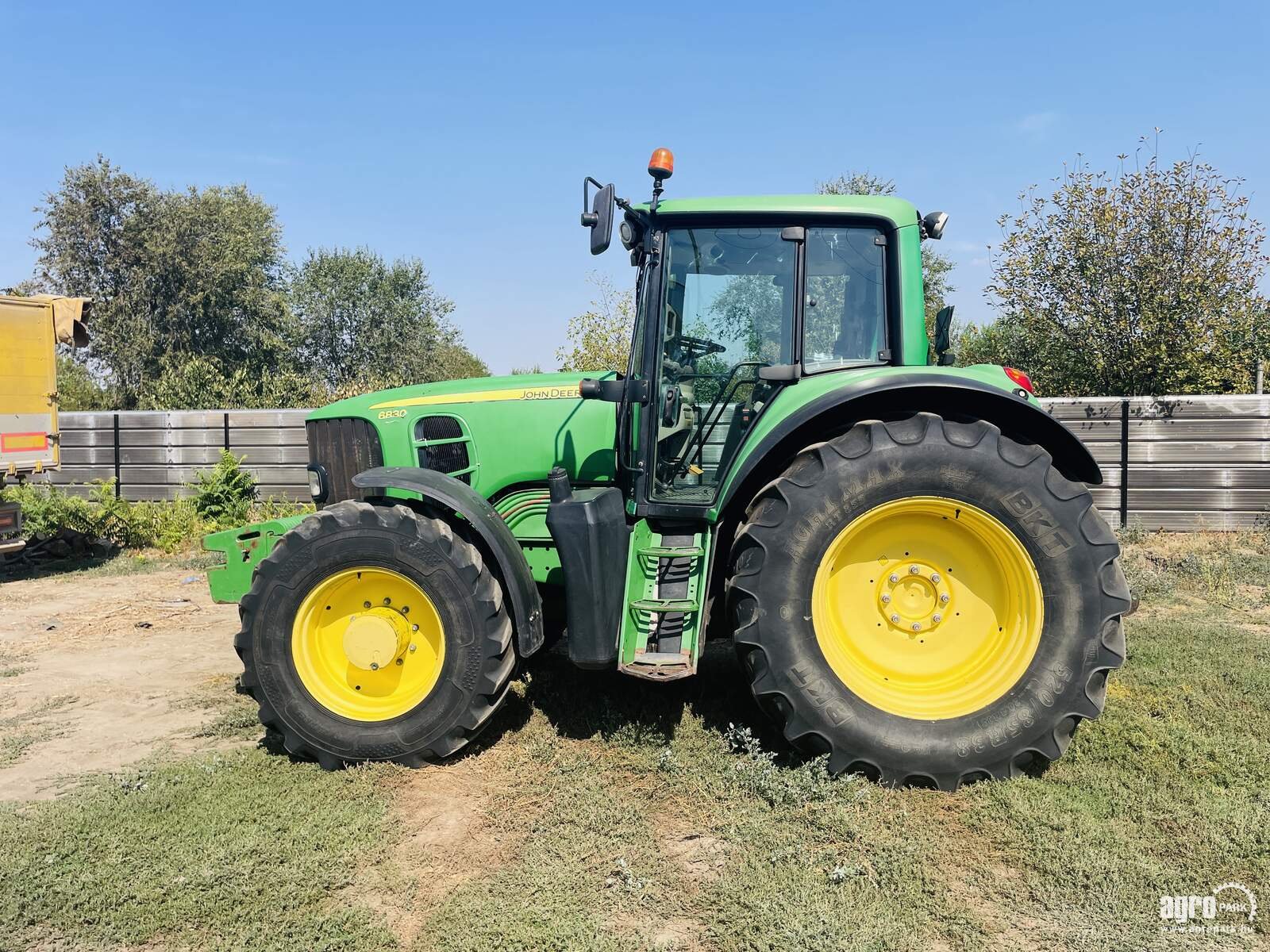 Traktor des Typs John Deere 6830 PREMIUM, Gebrauchtmaschine in Csengele (Bild 2)