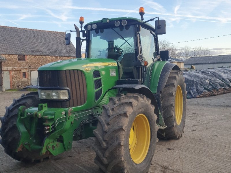 Traktor van het type John Deere 6830 PREMIUM, Gebrauchtmaschine in DOMFRONT (Foto 1)