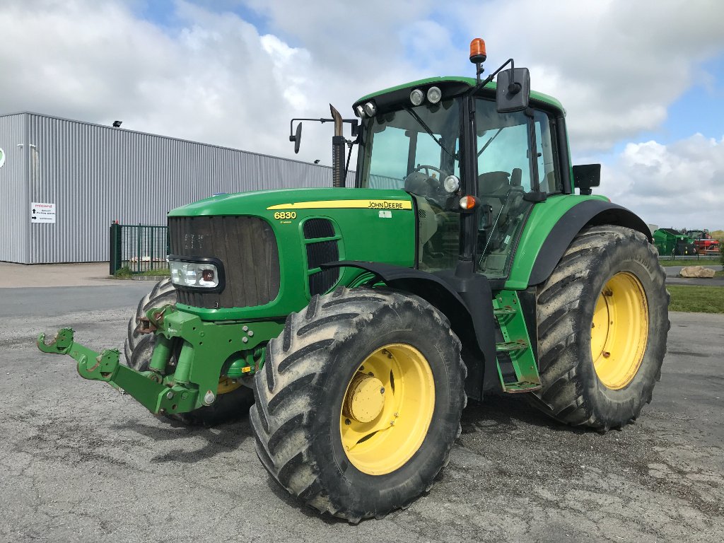 Traktor typu John Deere 6830 PREMIUM, Gebrauchtmaschine v UZERCHE (Obrázok 2)