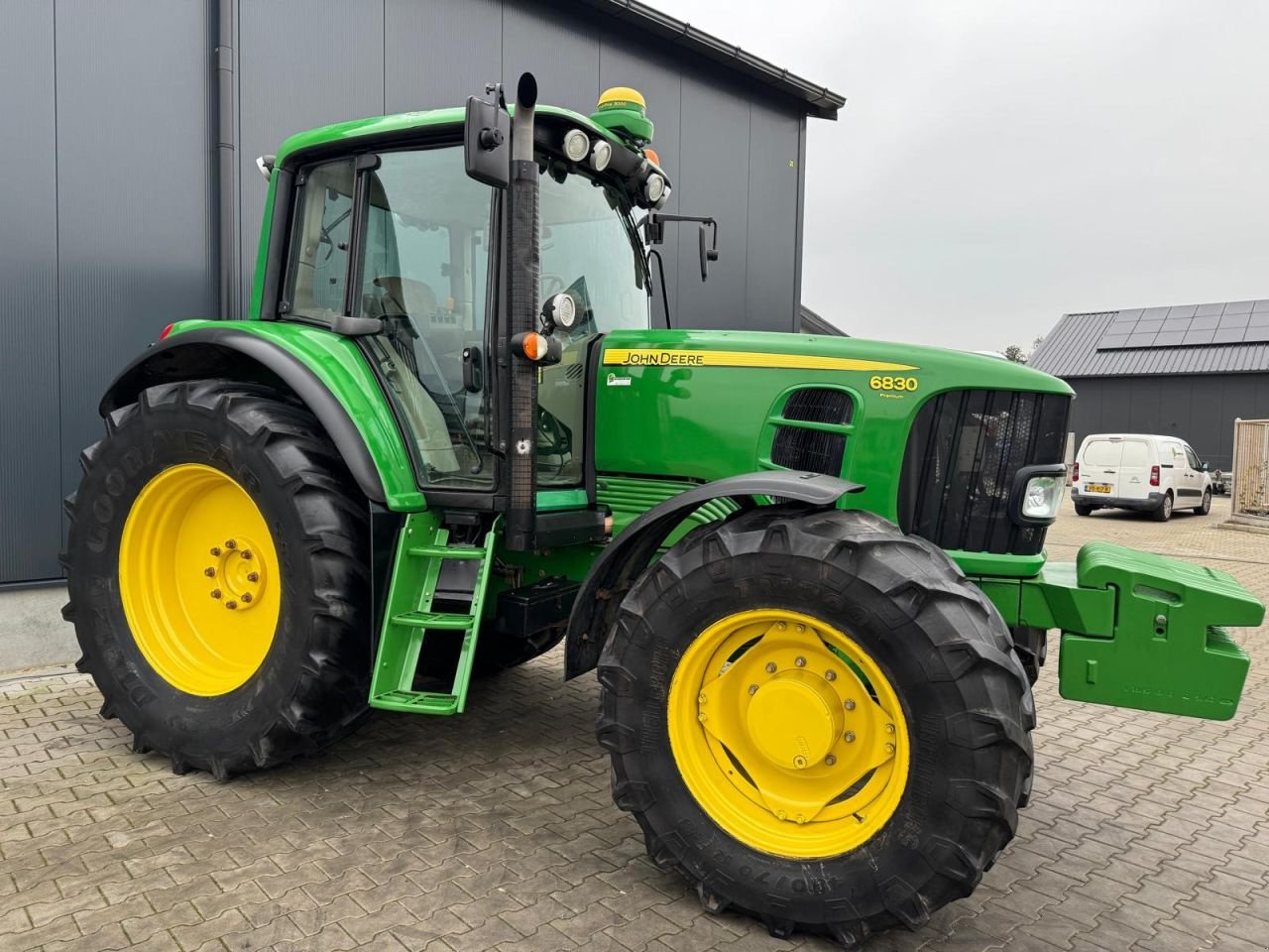 Traktor от тип John Deere 6830 Premium, Gebrauchtmaschine в Daarle (Снимка 4)