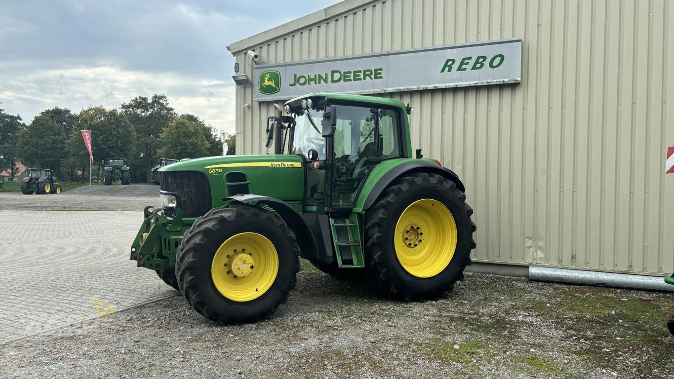 Traktor van het type John Deere 6830 Premium, Gebrauchtmaschine in Aurich (Foto 1)