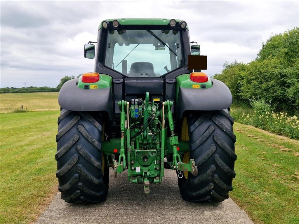 Traktor tip John Deere 6830 Rigtig fin 6830. Kun 5400 timer!!! Ring til Ulrik for mere info på 40255544. Jeg snakker Jysk., Gebrauchtmaschine in Kolding (Poză 4)