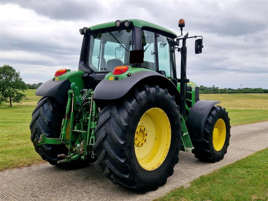 Traktor Türe ait John Deere 6830 Rigtig fin 6830. Kun 5400 timer!!! Ring til Ulrik for mere info på 40255544. Jeg snakker Jysk., Gebrauchtmaschine içinde Kolding (resim 5)