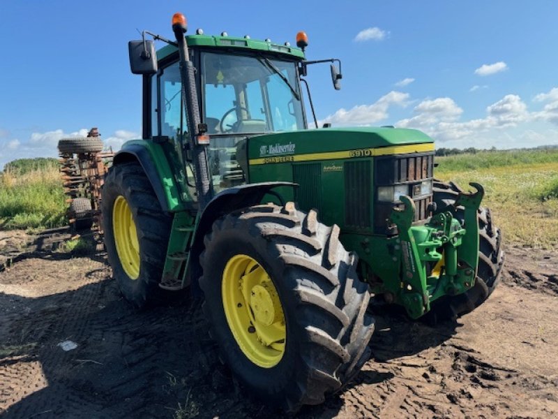 Traktor Türe ait John Deere 6910 TLS FRONTLIFT, POWER QUARD, Gebrauchtmaschine içinde Dronninglund (resim 4)