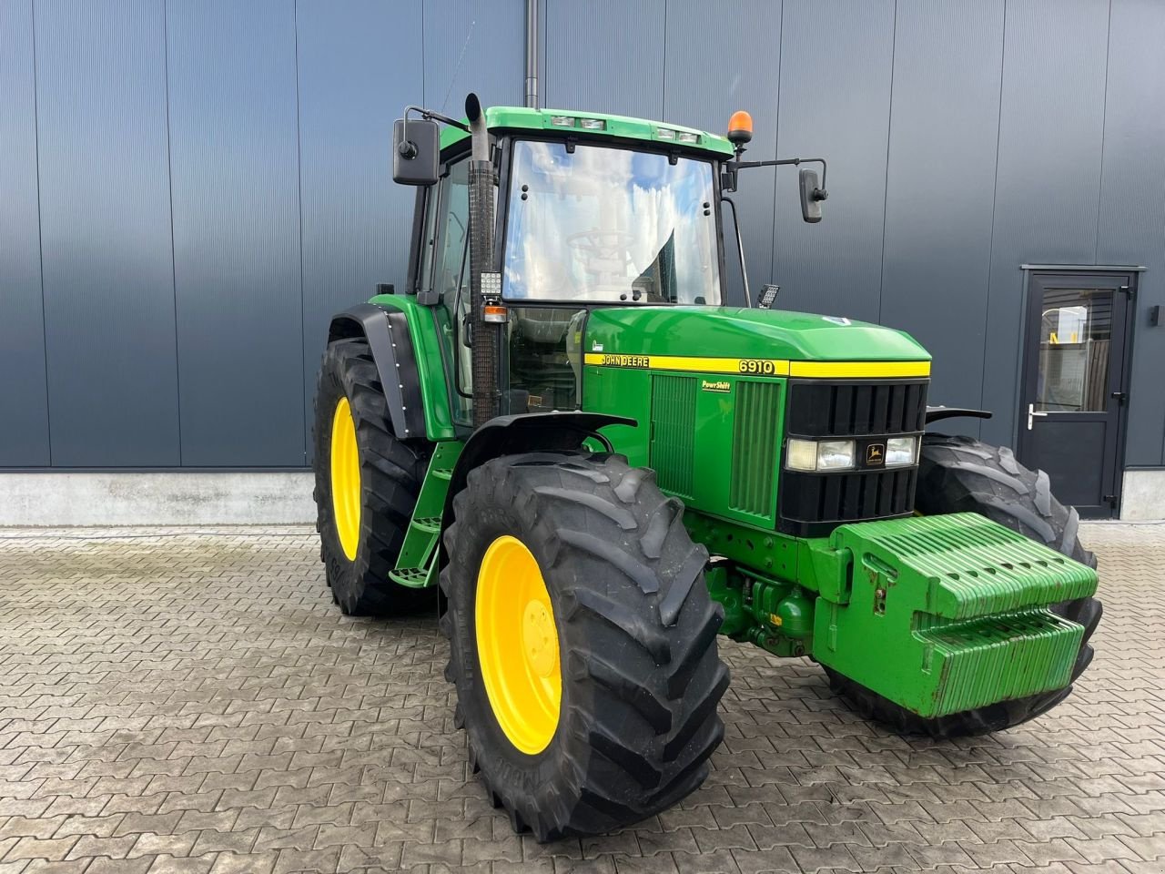 Traktor des Typs John Deere 6910, Gebrauchtmaschine in Daarle (Bild 3)