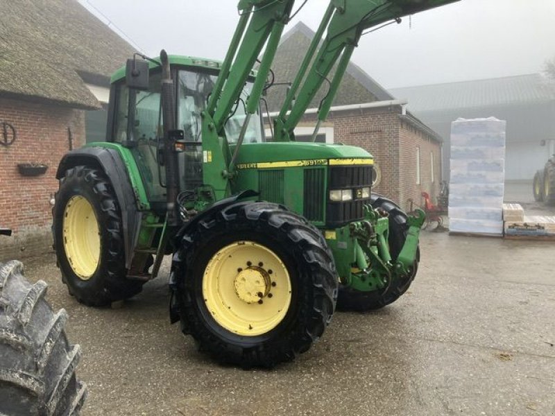 Traktor des Typs John Deere 6910, Gebrauchtmaschine in St. - Jacobiparochie (Bild 3)