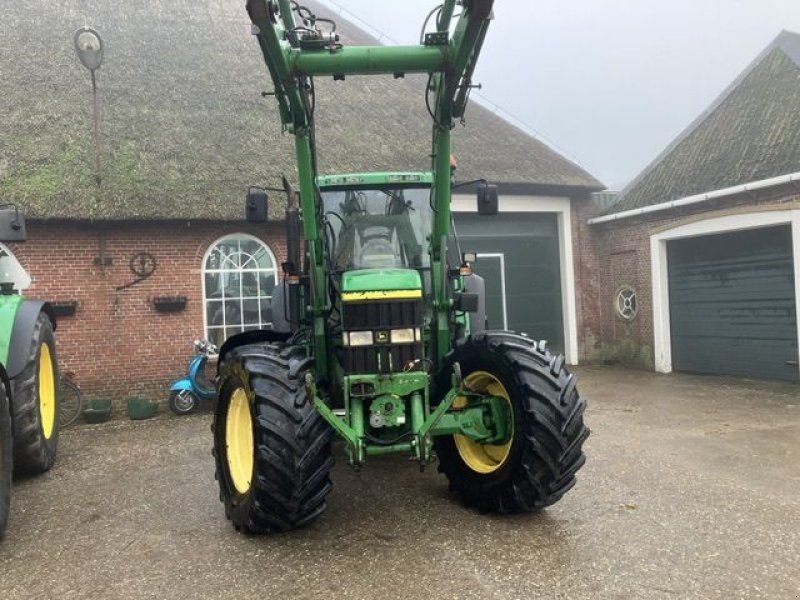 Traktor des Typs John Deere 6910, Gebrauchtmaschine in St. - Jacobiparochie (Bild 2)