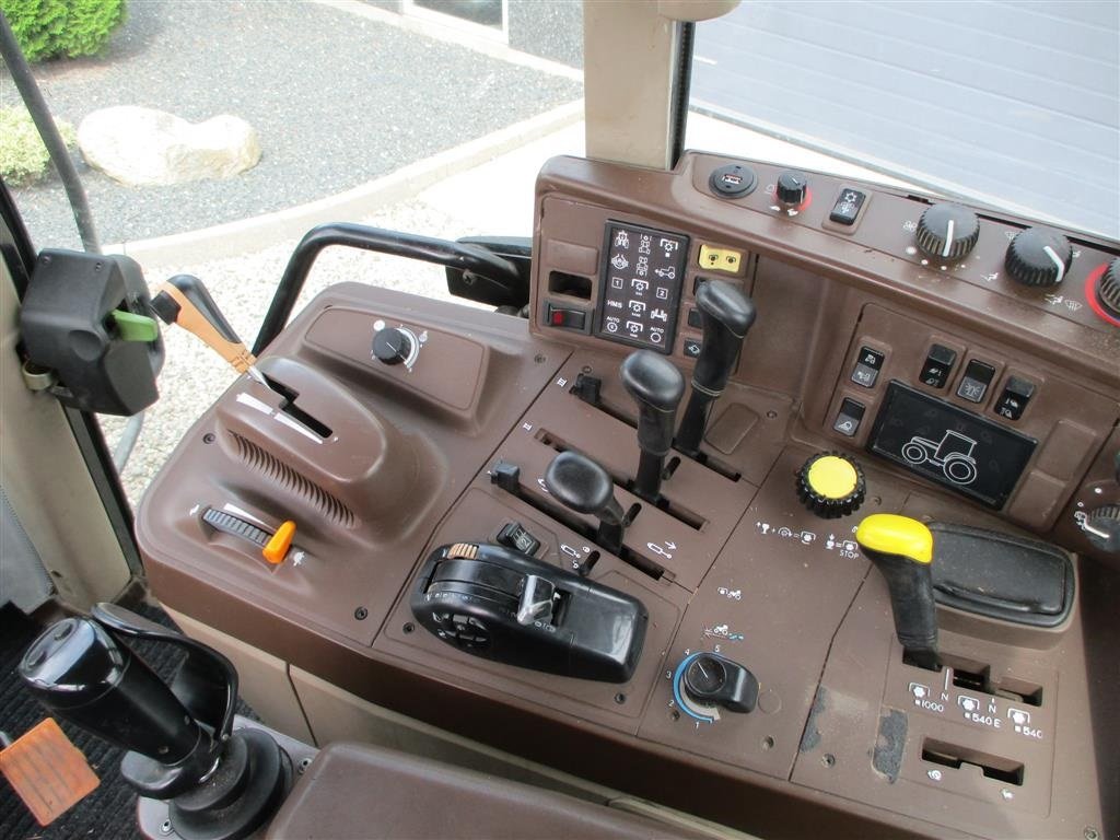 Traktor of the type John Deere 6920 AutoPower med fuldhydraulisk Trima frontlæsser og frontlift, Gebrauchtmaschine in Lintrup (Picture 3)