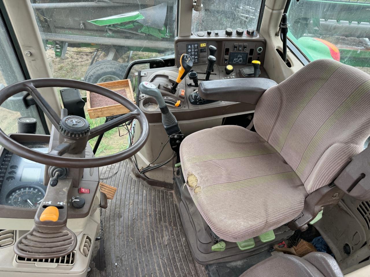 Traktor des Typs John Deere 6920 mit Stoll Frontlader, Gebrauchtmaschine in Könnern (Bild 5)