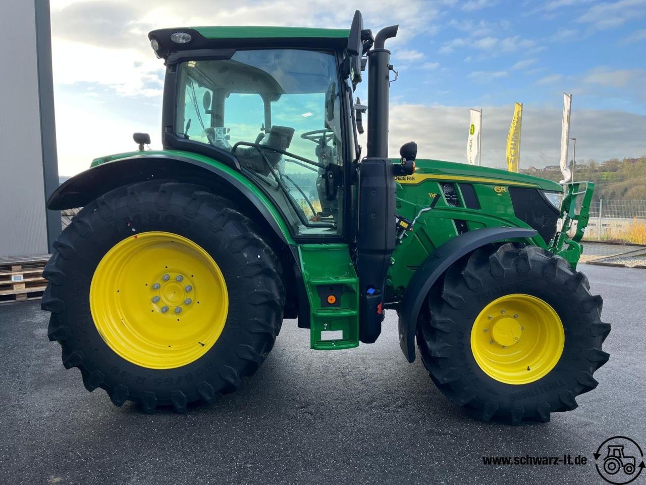 Traktor des Typs John Deere 6R 110, Neumaschine in Aspach (Bild 2)