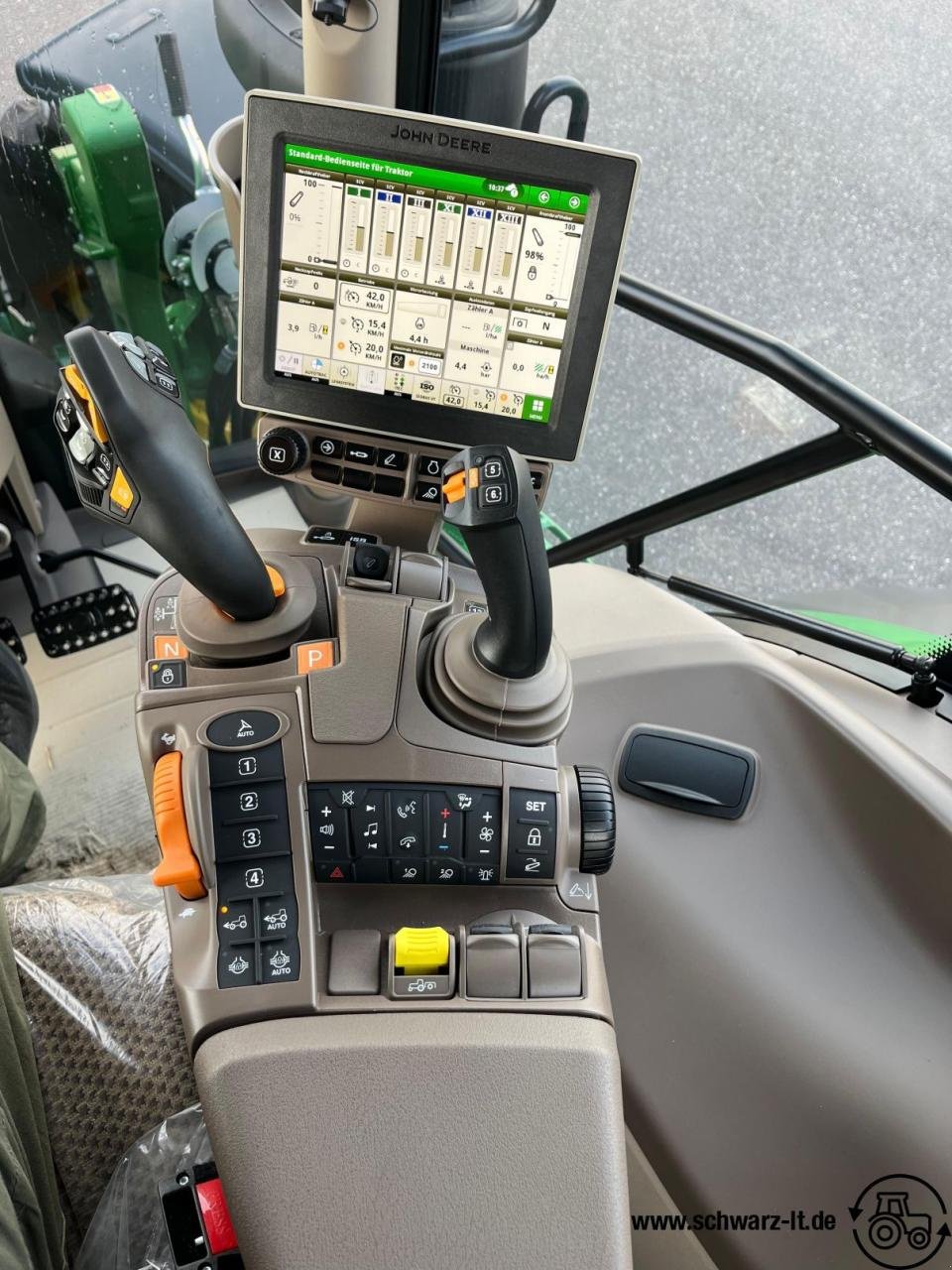 Traktor des Typs John Deere 6R 110, Neumaschine in Aspach (Bild 10)