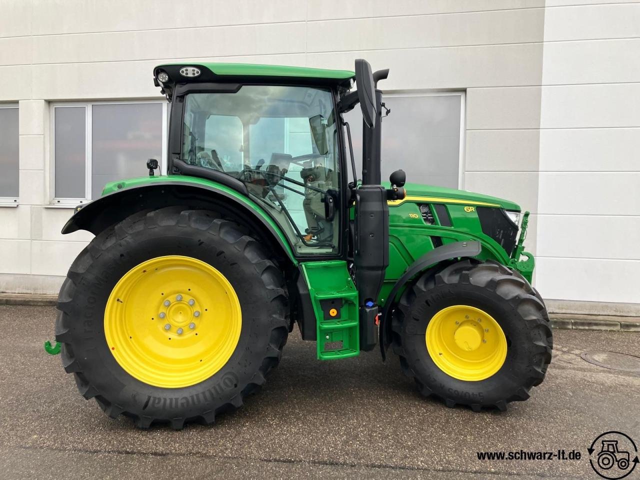 Traktor des Typs John Deere 6R 110, Neumaschine in Aspach (Bild 3)