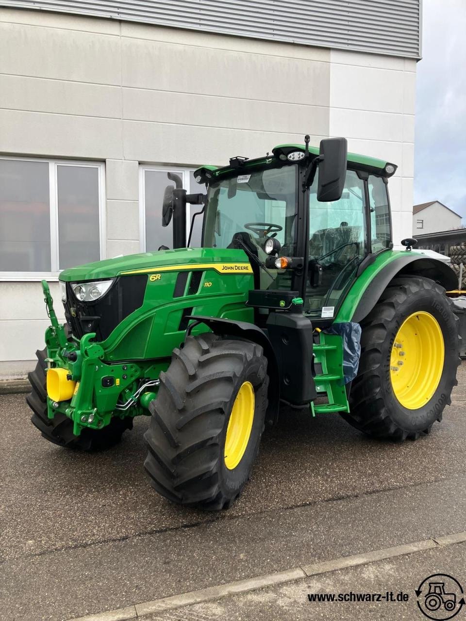 Traktor des Typs John Deere 6R 110, Neumaschine in Aspach (Bild 4)