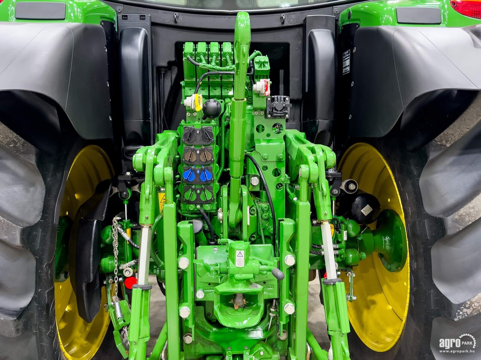 Traktor от тип John Deere 6R 130, Gebrauchtmaschine в Csengele (Снимка 7)