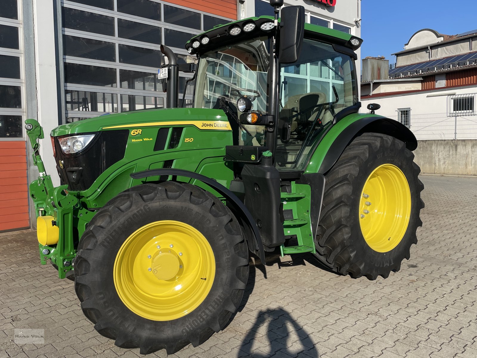 Traktor des Typs John Deere 6R 150, Neumaschine in Eggenfelden (Bild 1)