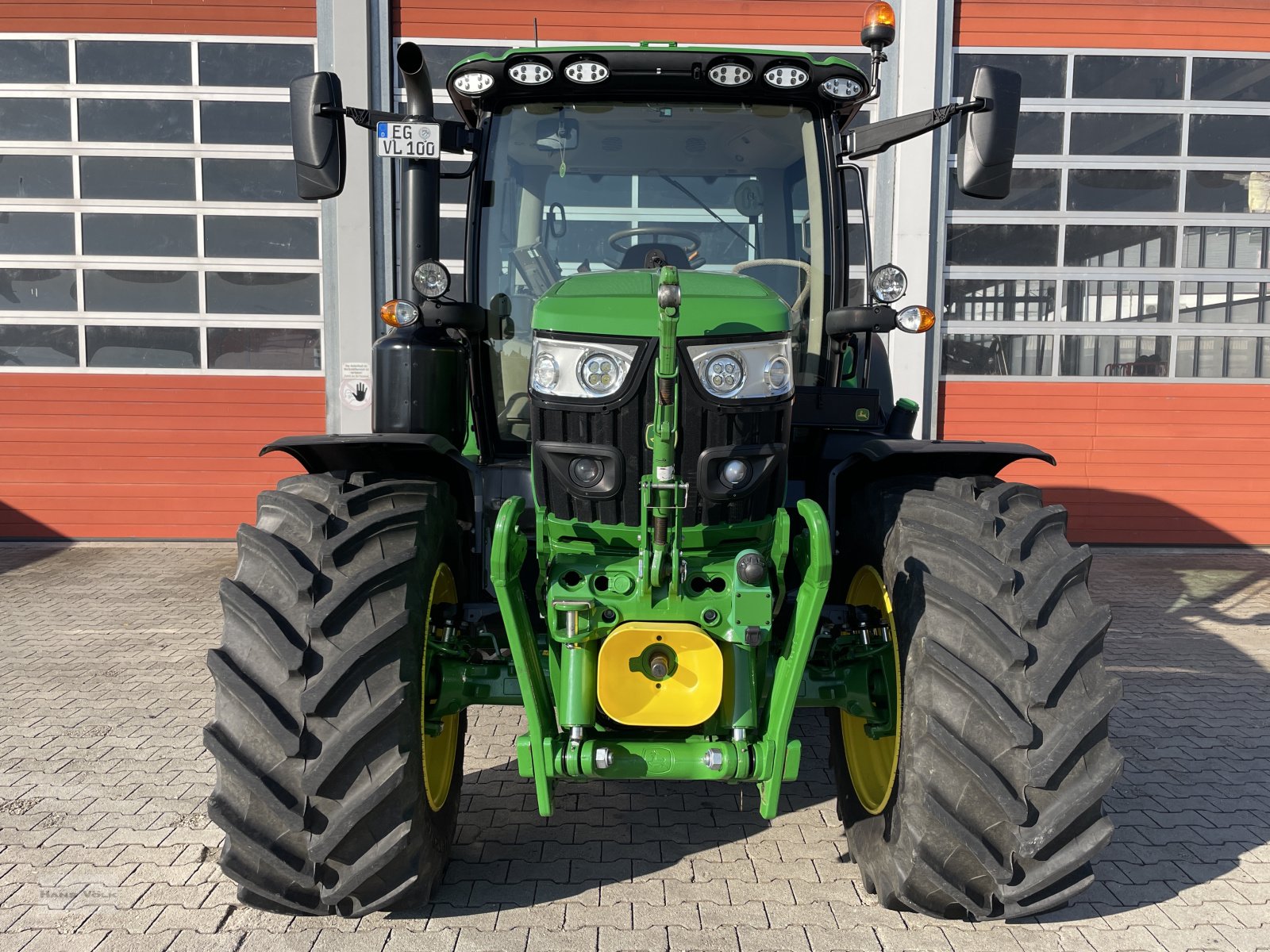 Traktor des Typs John Deere 6R 150, Neumaschine in Eggenfelden (Bild 2)